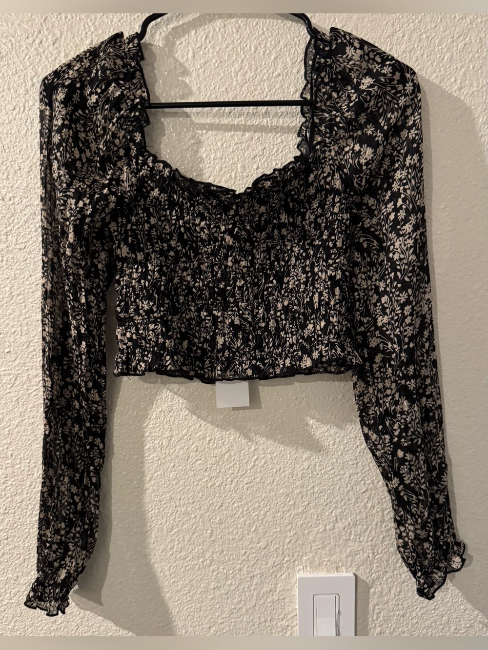 NWT Socialite Black Floral Smocked Long-Sleeve Crop Top